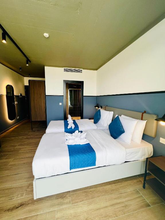 Sea View Waterfront Room